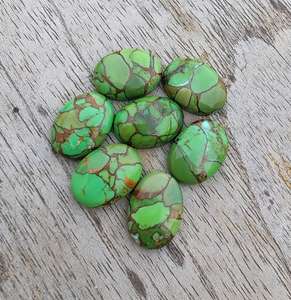 Cabujón de Turquesa Verde Cobre, Gema Ovalada Suelta para Joyería, Manualidades y Coleccionismo - Product Image 1