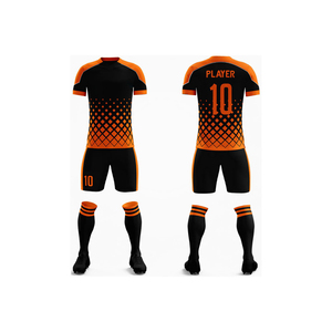 Tenue de football personnalisée de haute qualité 100% polyester, sublimation, maillot de football unisexe, ensemble de vêtements de football pour les clubs - Product Image 1