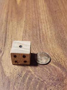 Fabricant de dés en bois OEM personnalisés, dés en bois polyédriques personnalisés pour jeux de société, accessoire de jeu de table haut de gamme - Product Image 3