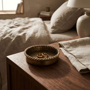 Cuenco Decorativo de Latón Antiguo Hecho a Mano de 10 cm con Borde de Cuerda Trenzada, Plato con Aro de Cuerda Bandhan para Decoración del Hogar, Hoteles y Bodas - Product Image 2