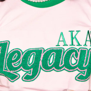 T-shirt en chenille rose AKA Legacy pour femme, broderie de lettres grecques, col rond premium, haut décontracté de sororité, tissu de haute qualité - Product Image 6