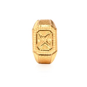 Bague signet rectangulaire de luxe dorée à motif géométrique en X avec bordure texturée, bijoux de mode haut de gamme pour hommes - Product Image 2