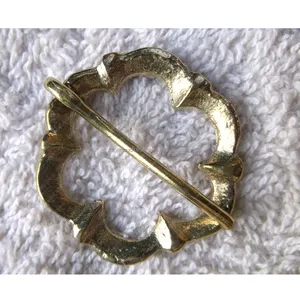 Broches Hechos a Mano de Latón, Broche Medieval Vikingo para Capa - Product Image 1