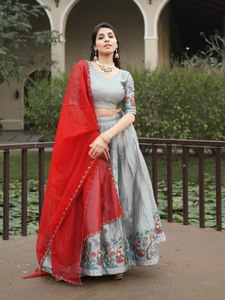 Magnifique Lehenga Choli en soie grise avec bordure tissée Kalamkari et travail Zari – Tenue ethnique indienne traditionnelle pour l'exportation - Product Image 4