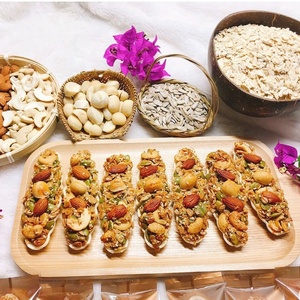 Assortiment de noix et de fruits à coque : Amandes grillées, Noix de cajou, Graines de tournesol, Graines de courge, Noix de pécan, Noisettes, Noix de Grenoble. Sucré, sans gluten, sans sucre, dur. - Product Image 2