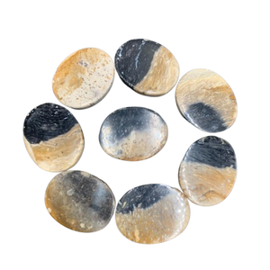 Racimo de Palma Natural Premium, Forma Plana, 45x35x7 mm – Piedra Decorativa Pulida con Patrón Ojo Único - Product Image 2