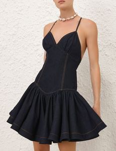 เดรสยีนส์ทรงเข้ารูปและบานออกด้านหลังแบบมินิเดรส สายเดี่ยวแบบสปาเก็ตตี้ - Product Image 1