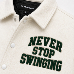 Chaqueta Varsity Blanca de Alta Calidad para Hombre, Bordada con 'Never Stop Swinging', Estilo Preppy, de Algodón, para Otoño - Product Image 4