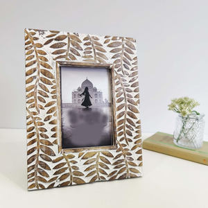 Marco de Fotos de Madera de Diseño con Acabado Premium, Elegante Exhibición de Sobremesa para Interiores con Estilo - Product Image 2