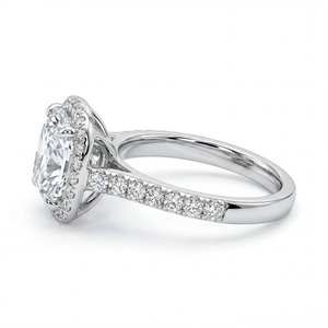 Anillo de compromiso de lujo con halo de diamantes cultivados en laboratorio de oro blanco de 14K, corte cojín, 2.20 CT TDW, con diamante principal de 1.60 CT, ideal para fiestas. - Product Image 2