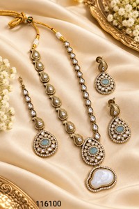 Ensemble de bijoux Kundan Mehendi indien traditionnel, collier plaqué or antique avec boucles d'oreilles et Maang Tikka pour les mariées, pour femmes - Product Image 3