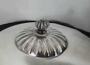 Soupière en métal de haute qualité avec couvercle, bol de service durable pour la cuisine - Product Image 1