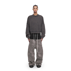 Vaqueros de mezclilla personalizados de lavado claro con elastano/algodón, corte recto, transpirables, de tiro medio, estilo streetwear, con efecto bigotes y parches para hombre - Product Image 3