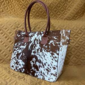 กระเป๋าถือหนังแท้สำหรับผู้หญิง หนังแท้ 100% แฟชั่นใหม่ น้ำหนักเบา คุณภาพสูง รุ่น LTB-0422 - Product Image 4