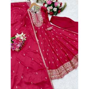 Vestido de Diseñador Indio y Pakistaní con Bordado, Pantalón y Dupatta con Trabajo de Lentejuelas - Product Image 3