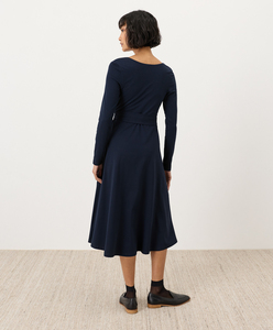 Robe en coton 100% avec taille élastique et ceinture en tissu amovible, longueur midi, robe d'été décontractée avec poches, robe à col en V - Product Image 3