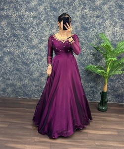 Kurti en coton et soie Rangoli fantaisie, brodé à la main, avec dupatta, pour tenue de fête, prix de gros, multicolore, en stock, vêtement ethnique, couleur vin - Product Image 2