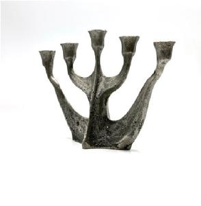 Candelabro Metálico de Cinco Brazos - Centro de Mesa Artesanal, Ecológico y Duradero para Navidad - Product Image 1