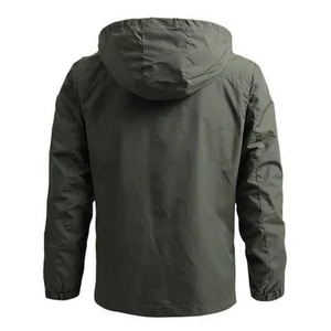 เสื้อแจ็คเก็ตกันลมแบบสปอร์ตสำหรับผู้ชายรุ่นใหม่ ดีไซน์ทันสมัย ผลิตจากไนลอนอย่างดี สวมใส่สบาย ขายส่ง เสื้อแจ็คเก็ตกันน้ำสำหรับเดินป่าและกิจกรรมกลางแจ้ง - Product Image 6