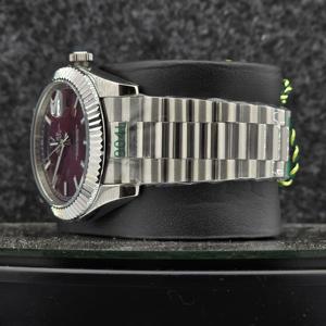 นาฬิกาข้อมือผู้ชายสุดหรู รุ่นลิมิเต็ดอิดิชั่น ตัวเรือนสแตนเลส กระจกแซฟไฟร์ หน้าปัดสีแดงเบอร์กันดี แสดงวันอัตโนมัติ พร้อมฟังก์ชั่นวันที่ รุ่นเพรสซิเดนท์ ขอบหน้าปัดแบบฟลูเต็ด - Product Image 3