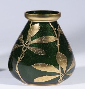 Vase bleu cobalt élégant avec des illustrations modernes en feuille d'or et des poignées dorées stylisées, disponible à prix de gros. - Product Image 4