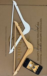 Cintres en bois Vietchoice à un seul niveau avec crochet en fer, écologiques, durables, multifonctionnels, design minimaliste, structure triangulaire - Product Image 4