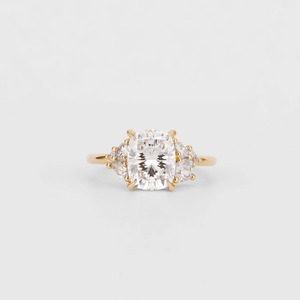 Anillo de Compromiso con Diamante Corte Cojín, Oro Sólido de 14K, Diamante Cultivado en Laboratorio, Certificado IGI, Estilo Moderno, Anillo para Mujer - Product Image 1