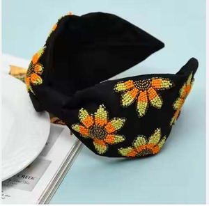 Serre-têtes brodés faits main personnalisés avec perles de rocaille pour mariages, fêtes, cadeaux – Accessoires modernes pour cheveux - Product Image 3