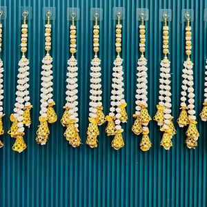 พวงมาลัยปอมปอมสีขาวและกระดิ่ง – งานแต่งงานแบบอินเดีย, ตกแต่งมันดาปและเวที, ฉากหลังดอกไม้สีขาว, ตกแต่งพูจาและดิวาลี - Product Image 1