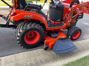 รถแทรกเตอร์ขนาดเล็ก Kubota BX23S ปี 2026 ขับเคลื่อน 4 ล้อ พร้อมหัวตักดินและเครื่องตัดหญ้าขนาด 60 นิ้ว ใช้งานเพียง 143 ชั่วโมง ขายพร้อมเครื่องยนต์ดีเซลประสิทธิภาพสูง - Product Image 2