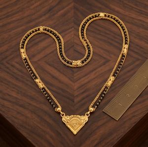 Collar de Cuentas Chapado en Oro para Mujer Divyoro con Colgante de Corazón, Estilo Clásico, Joyería Hindú para Bodas - Product Image 4