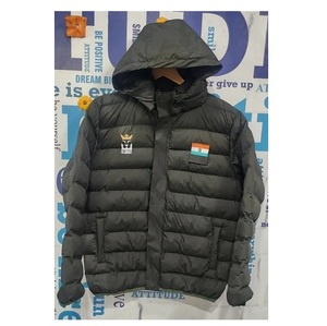 Chaqueta Verde Oliva para Exteriores, Resistente al Viento, Ideal para Camping, Senderismo y Aventuras, Disponible para la Venta - Product Image 1