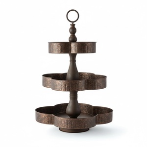Bandeja de Servir de 3 Niveles de Estilo Rústico para Decoración del Hogar, Soporte de Metal Galvanizado Envejecido, Bandeja Vintage de Hierro para Cupcakes y Postres con Borde Festoneado - Product Image 1