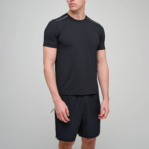 ชุดเสื้อยืดและกางเกงขาสั้นผู้ชาย น้ำหนักเบา ระบายอากาศได้ดี รับผลิตตามแบบ OEM ชุดออกกำลังกายฤดูร้อน ผ้าสี่ทิศทางยืดหยุ่น ชุดวิ่ง ชุดฟิตเนส - Product Image 2