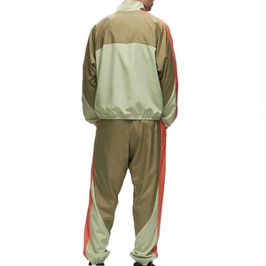 Custom Logo Factory Manufacture High Quality Men's Nylon 2 Piece Windbreaker Tracksuit 4 Panel Design Windproof Windbreaker Set - Product Image 3