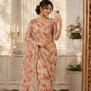 Sari de seda Tabby de primera calidad con un hermoso estampado integral, elegantes lentejuelas y auténtico trabajo con espejos, diseñado para brindar una experiencia única. - Product Image 4