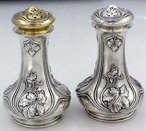 ชุดเครื่องปรุงรสและพริกไทยดีไซน์ดอกลิลลี่สีทอง พร้อมดีไซน์โลหะและก้านดอกไม้ - Product Image 6