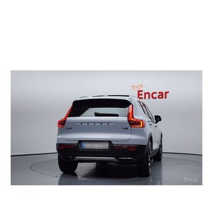 Volvo XC40 T4 Inscription 2019, 97,720 km, Caja de Cambios Automática, Asientos de Cuero, Volante a la Izquierda, Cámara Trasera - Product Image 4