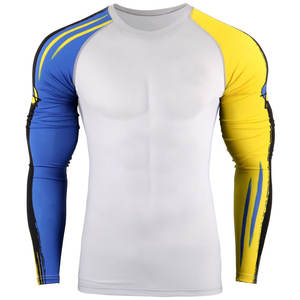 T-shirt de compression pour homme, performance améliorée, vêtements d'entraînement flexibles pour la force et l'endurance. - Product Image 6