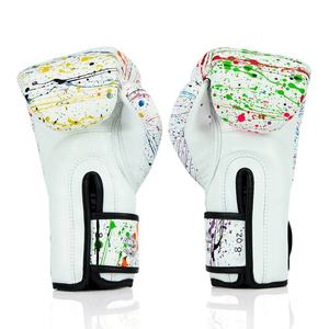 ถุงมือชกมวย Fairtex แบบสั่งทำขายส่ง สำหรับมืออาชีพ น้ำหนักเบา สำหรับฝึกซ้อมและแข่งขัน ปิดด้วยแถบตีนตุ๊กแก เหมาะสำหรับมวยไทยและซานด้า - Product Image 4