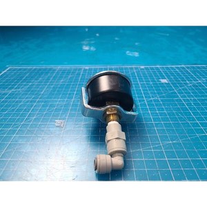 Manomètre analogique WIKA 0-100 PSI, utilisé comme pièce détachée pour équipement semi-conducteur d'occasion. - Product Image 5