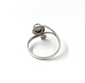 Elegant <b>Labradorite</b> Round Gemstone <b>Ring</b> in 925 Silver For Unisex Luxury Everyday Wear Jewelry - Product Image 4