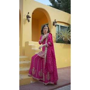 Conjunto de Diseñador de Chiffon para Fiesta: Top, Pantalón y Dupatta - Product Image 1