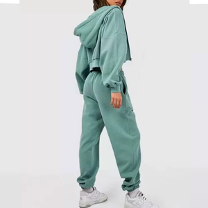 Ensemble de survêtement vert menthe pour femme avec sweat-shirt à capuche et pantalon à manches longues, poches latérales, coupe ample, design uni, tenue décontractée - Product Image 3