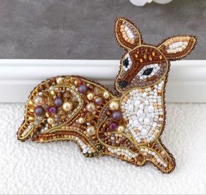 Broche Decorativo Hecho a Mano con Cuentas Bordadas, Elegante Pin de Arte Bordado con Cuentas para Ropa - Product Image 6