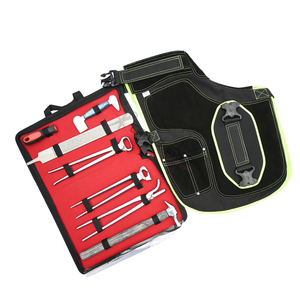 Kit de fermeur professionnel avec tablier, cisaille à sabots, marteau, pince à crochets, déchausseur, râpe, lime, polissoir à sabots et outils d'entretien des sabots - Product Image 1