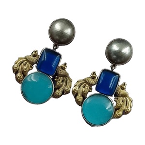 Pendientes chapados en oro ligeros hechos a mano tradicionales listos para usar con trabajo oxidado Pendientes colgantes étnicos hechos a mano - Product Image 5