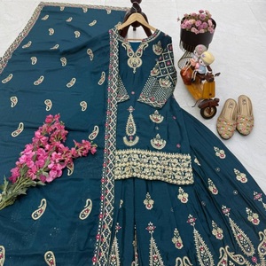 Conjunto de Ropa Étnica de Diseñador para Mujer: Kurti Maxi Reversible de Seda Chiffon Premium con Bordado, Sharara y Dupatta a Juego - Product Image 5