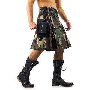 Kilt tactique pour homme en tissu camouflage woodland avec poches cargo noires - Product Image 1