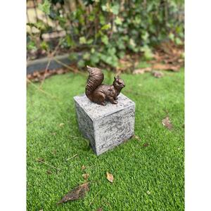 Suministros de Jardín, Escultura de Ardilla de Metal Hecha a Mano, Acabado Bronce, Adorno Decorativo de Ardilla para Mesa o Mostrador - Product Image 3